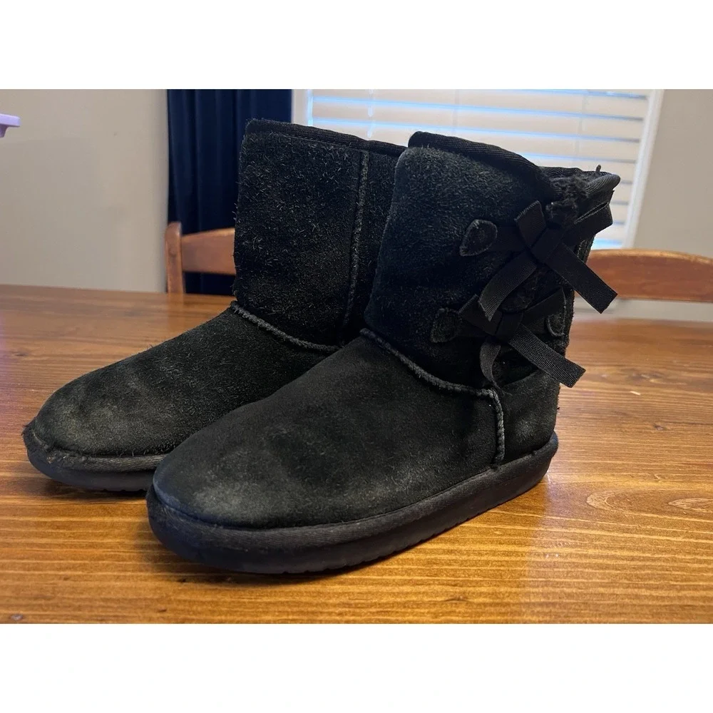 Koolaburra by Ugg Boots black Girls size 3 Fur and Bows Trim Good Preowned